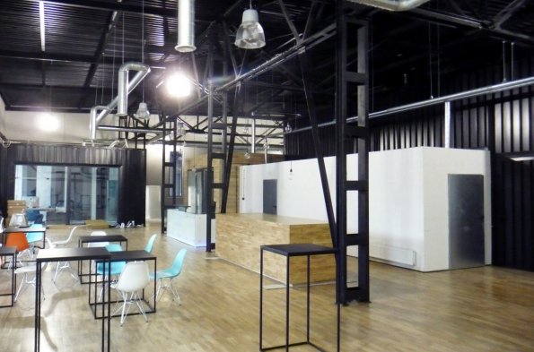 Przebudowa hali na halę produkcji filmowej wraz z biurami i salą kinową