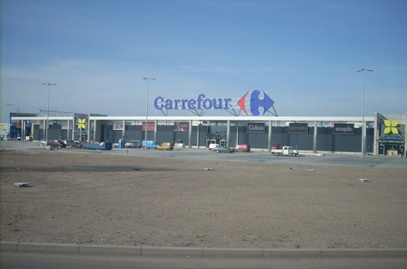 Supermarket Carrefour w Centrum Handlowym Turawa w Opolu