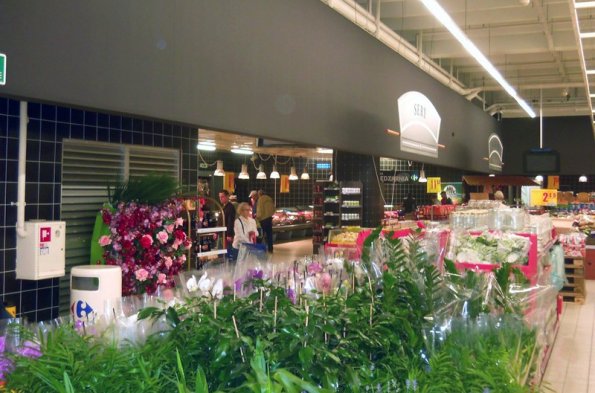 Supermarket Carrefour w Centrum Handlowym Turzyn w Szczecinie